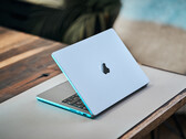 MacBook Pro's krijgen al in 2026 de tandem OLED-displaytechnologie van de iPad Pro, waardoor dunnere ontwerpen mogelijk worden. (Bron: Notebookcheck)