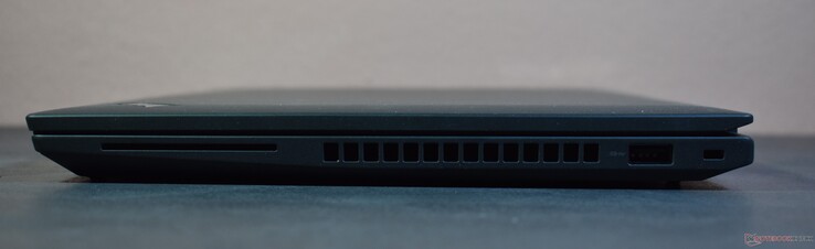 rechts: Smartcard, USB A 3.2 Gen 1, Kensington-slot