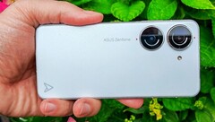 De Zenfone 10. (Bron: Notebookcheck)