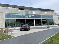 De verkoop van Tesla daalt. Gigafabriek Berlijn Brandenburg. (Beeldbron - Ot, CC BY 4.0, via Wikimedia Commons)