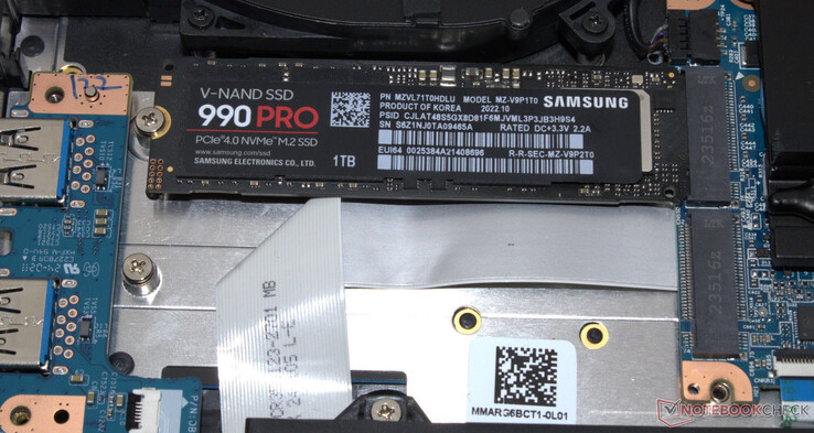 Er is ruimte voor twee PCIe 4 SSD's.