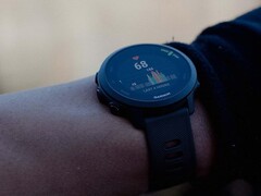 Garmin is bezig met het updaten van de Forerunner 245, Forerunner 745 en Forerunner 945 (hierboven) smartwatches. (Afbeelding bron: Garmin)