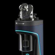 Het met water gevulde glazen opzetstuk koelt de damp af terwijl het er doorheen sijpelt (Afbeelding bron: Dr. Dabber)