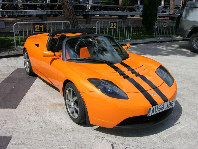De originele Roadster uit 2008 was de eerste productieauto van Tesla (Bron: Wikimedia)