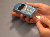 De 3310 met een USB-C poort. (Afbeeldingsbron: Salveo via YouTube)