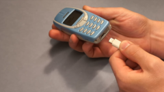 De 3310 met een USB-C poort. (Afbeeldingsbron: Salveo via YouTube)