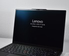 Prijs gaat dalen: Meer opties voor de Lenovo ThinkPad X1 Carbon Gen 13 in aantocht, waaronder IPS-schermen en Ultra 5 CPU's (bron: Benjamin Herzig)