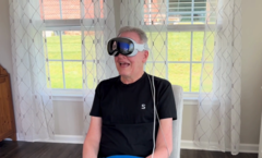 Mark (64) was in staat om Solitaire te spelen met behulp van zijn gedachten, Synchron&#039;s BCI en de Apple Vision Pro headset. (Afbeeldingsbron: Business Wire) 