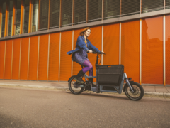 De Car.los V1 elektrische bakfiets kan opgevouwen worden. (Afbeelding bron: Car.los)