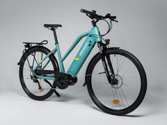 De 2024 Neomouv Raipon 2 VTC e-bike is verkrijgbaar bij Decathlon Frankrijk. (Afbeelding bron: Decathlon)