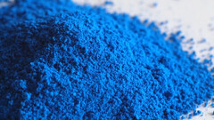 De natrium-ioncellen gebruiken Pruisisch blauw elektrodemateriaal (Afbeeldingsbron: Natron)