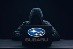 Een beveiligingsonderzoeker heeft een kwetsbaarheid ontdekt waardoor hij auto&#039;s van Subaru kon volgen en besturen. (Afbeeldingsbron: Subaru-logo en Shutterstock, w/bewerkingen)