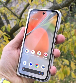 Google Pixel 9 Pro Fold smartphone Notebookcheck test (afbeeldingsbron: Marcus Herbrich)