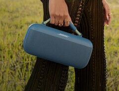 Het flexibele handvat geeft de Bose SoundLink Max een handtasachtig uiterlijk (Afbeelding Bron: Bose)