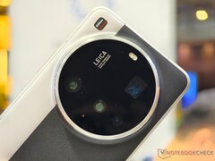 Ondanks de toppositie in de zoomtest van DxOMark, blijft de Xiaomi 15 op een middelmatige positie op de ranglijst van vlaggenschipcamera&#039;s staan. (Afbeeldingsbron: Alexander Fagot, Notebookcheck)