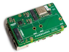 Ai-bundel: Het uitbreidingsbord met zijn SSD-sleuf en AI-module is gemonteerd onder de Raspberry Pi. (Afbeeldingsbron: Pineboards)