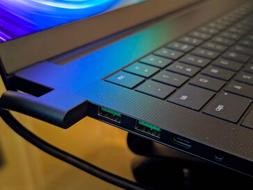 U krijgt nog steeds 2x USB-A poorten, een USB-C 3.2, en een 3,5mm hoofdtelefoonaansluiting (Afbeelding bron: Razer)