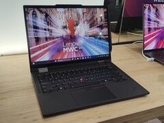 Hands-on: Van klein naar groot - Lenovo brengt eerste T ThinkPad uit met pen- en tabletfuncties en zet daar de X13 2-in-1 tegenover (afgebeeld: ThinkPad T14s 2-in-1 Gen 1, afbeeldingsbron: Benjamin Herzig/Notebookcheck.com)