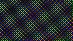 Het OLED-display is gebaseerd op een RG/BG sub-pixelmatrix die uit één rode, één blauwe en één groene LED bestaat