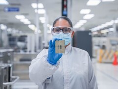 Intel meldt succes met ASML&#039;s High-NA EUV-lithografiemachines. Afgebeeld: Een Intel Xeon chip. (Afbeeldingsbron: Intel)