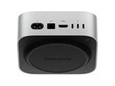 Greg Joswiak en John Ternus spraken over de onderste aan/uit-knop op de M4 Mac Mini (Afbeelding bron: Apple)