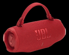 Met de riem eraan vast doet de JBL Charge 6 dienst als modieuze handtas. (Afbeeldingsbron: JBL)