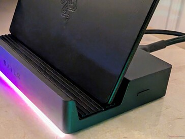 Razer Handheld Dock Chroma (bron: Notebookcheck)