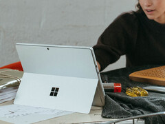 Microsoft trapt 2025 af met nieuwe x86-gebaseerde Surface Laptop- en Surface Pro-releases. (Afbeeldingsbron: Microsoft)