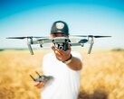 De laserstraal van de drones zal sterk genoeg zijn om blindheid te veroorzaken of blootgestelde materialen te laten verdampen. (Afbeeldingsbron: David Henrichs via Unsplash)