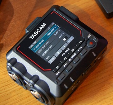 De FR-AV2 recorder kan tijdcode genereren en synchroniseren via 3,5mm bekabelde en optionele BT-aansluitingen. (Afbeeldingsbron: TASCAM)