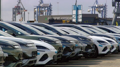 Europese havens zijn verstopt met Chinese auto&#039;s (beeld: RTL NL)