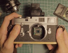 De Leica M2 kan in een digitale camera worden veranderd met behulp van een Raspberry Pi. (Afbeeldingsbron: Michael Suguitan)