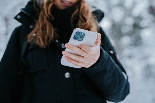 Typen op het toetsenbord van een smartphone is geen geweldige ervaring (Bron: Unsplash)