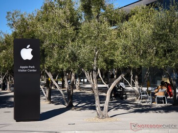 Het Apple Bezoekerscentrum met winkel, café en "uitkijkplatform".