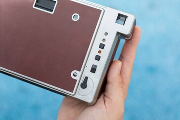 The rear controls are kept simple and easily accessible (Image source: Lomography)