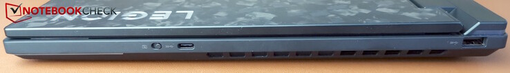 Rechts: sluiter voor webcam, USB-C (5Gb/s), USB-A (5Gb/s)