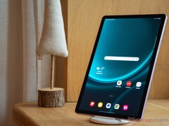 De Galaxy Tab S10 FE zou een gezonde CPU- en GPU-prestatieverbetering moeten bieden ten opzichte van de Galaxy Tab S9 FE, op de foto. (Afbeeldingsbron: Notebookcheck)