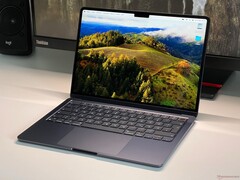 Laptops zoals de Apple MacBook Air krijgen in de toekomst mogelijk een 5G-modem. (Afbeelding: Notebookcheck)