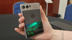 Motorola&#039;s huidige concept van een oprolbare smartphone. (Afbeeldingsbron: Notebookcheck)