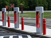 Tesla Superchargers. Californië gaat er prat op dat het aantal EV-laadstations groter is dan het aantal benzinepompen (Afbeelding bron: J Dean op Unsplash)