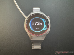 Huawei Watch GT 5 Pro opladen