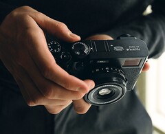 De productie van de Fujifilm X100 VI zal toenemen om uiteindelijk aan de grote vraag te kunnen voldoen. (Afbeeldingsbron: Fujifilm)