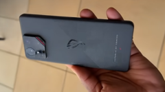 Een &quot;ROG Phone 9&quot; hands-on lek. (Afbeeldingsbron: K-Tai Watch Impress Japan)