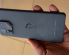 Een "ROG Phone 9" hands-on lek. (Afbeeldingsbron: K-Tai Watch Impress Japan)