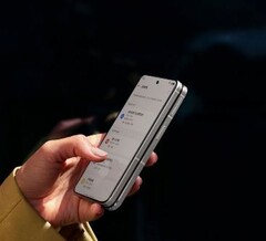 Applede eerste opvouwbare telefoon van OPPO lijkt een vergelijkbare grootte te hebben als de OPPO Find N2. (Afbeelding Bron: OPPO)