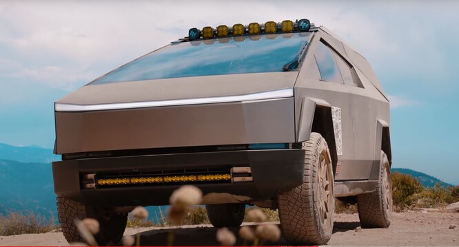 De Cybertruck voltooide de test en wist indruk te maken op de presentator. (Afbeelding bron: Wild Horses Off-Road via YouTube)