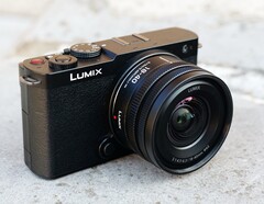 Panasonic heeft een compactere kitzoom voor de Lumix S9 aangekondigd. (Afbeeldingsbron: Panasonic)