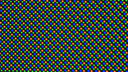 Het OLED-beeldscherm gebruikt een RGGB sub-pixelmatrix die uit één rode, één blauwe en twee groene LED's bestaat.