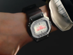 Het C2H4 x Casio G-Shock G-5600 &quot;The Space Age&quot; Edition horloge heeft een roestvrijstalen lunette. (Afbeelding bron: C2H4)