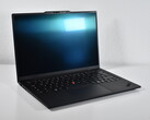 Verrassende toevoegingen: Lenovo lanceert officieel meer opties voor de ThinkPad X1 Carbon Gen 13 (foto: Lenovo ThinkPad X1 Carbon Gen 13 laptop, afbeeldingsbron: Benjamin Herzig/Notebookcheck.net)